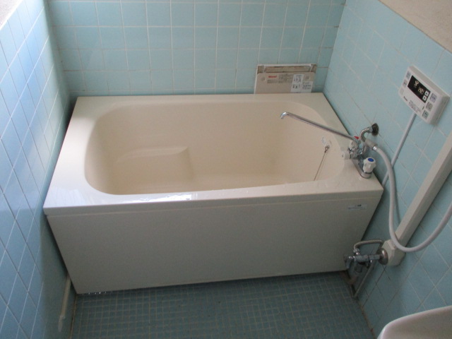 No.1905 浴室内バランス釜から、壁組み込み（ﾎｰﾙｲﾝﾜﾝ）タイプ16号給湯